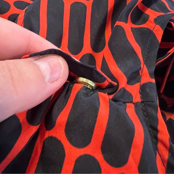 Michael Michael Kors Sleeveless Top w/ Hidden Buttons Size 6 Red Dark Blue - Picture 7 of 10